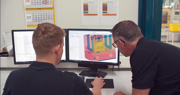 图3 HARTING浩亭设计师正在使用Cimatron的颜色编码容错系统