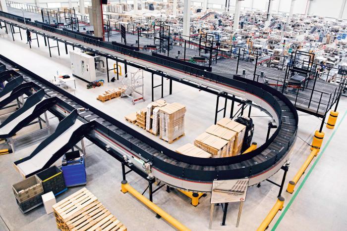 图1 Gebhardt公司研发生产的高速分拣系统每小时可以完成11 150个包裹、塑料袋和纸袋的分拣