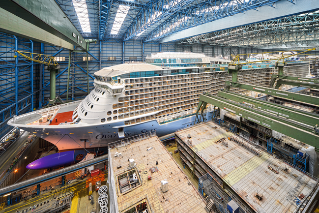 图1 海洋赞礼号：这艘348 m长的邮轮是Meyer造船厂2016年建成下水的