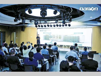 德马飞梭智能播种机器人重磅发布 缔造物流新模式