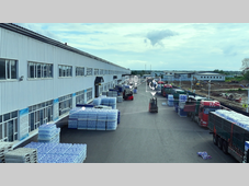 守护长白山水源地的“绿色搬运”，林德电动平衡重叉车助力泉阳泉饮品高效流转