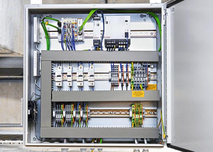 D Beckhoff_Arvato_Germany_2025_03_Note_Copyright_${0125371736}