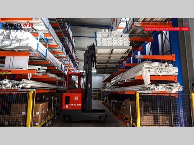 合肥搬易通（MiMA）米玛 MQC30 全向前移式叉车：为塑料管建材产业注入专业搬运新动能，超窄通道叉车当然选MiMA！