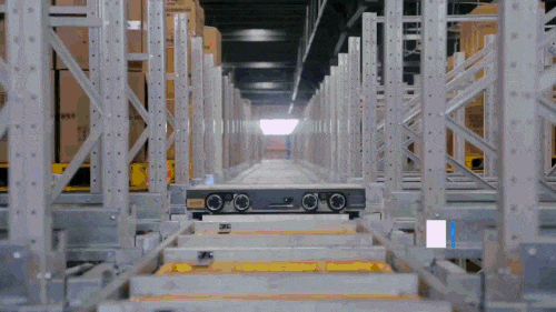 从食品冷链到零售流通，原力聚合毫秒级大脑如何让百台机器人井然有序？