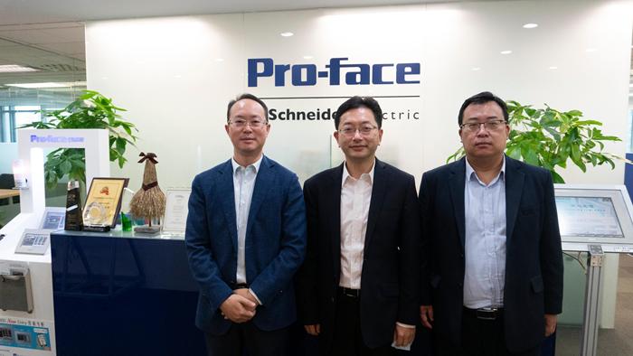 方定洲总经理 & 杨朝副区长一行合影