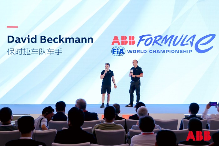 保时捷车队车手大卫·贝克曼（David Beckmann）作现场分享
