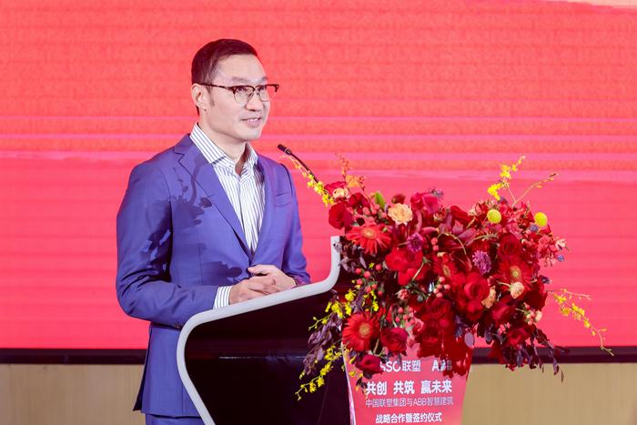 联塑集团执行董事兼首席执行官左满伦 联塑集团执行董事兼首席执行官左满伦