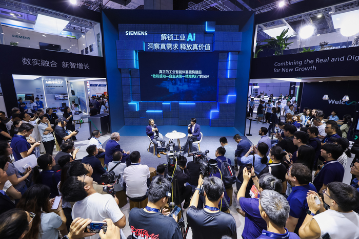 西门子全球执行副总裁、西门子中国董事长、总裁兼首席执行官肖松博士发布2025工业智能体应用现状与趋势展望报告 西门子全球执行副总裁、西门子中国董事长、总裁兼首席执行官肖松博士发布2025工业智能体应用现状与趋势展望报告