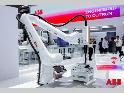 ABB亮相2025工博会，展示机器人未来新图景