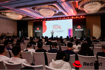 解锁AI落地深水区：红帽开源生态赋能企业数字化跃迁 ——2025红帽论坛重磅发布车用OS