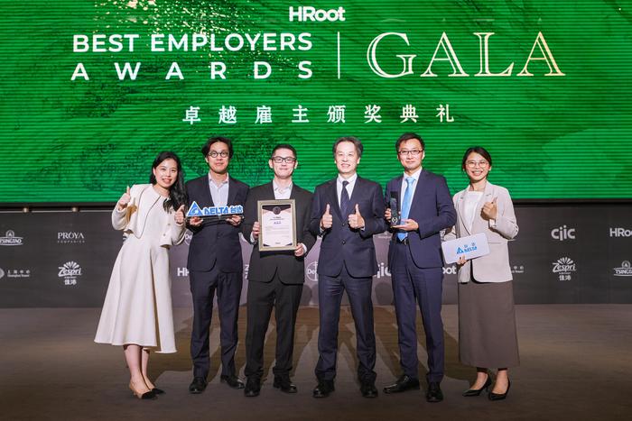 台达人资团队共同合影,记录荣耀与喜悦 台达人资团队共同合影,记录荣耀与喜悦