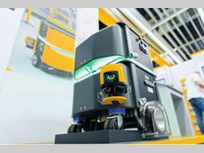 皮尔磁：当AGV需要人工接管时，如何保障人员安全？