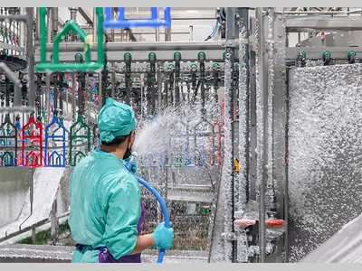 倍加福丨破解肉类加工厂检测难题！18GF系列传感器轻松应对高温差与雾气挑战