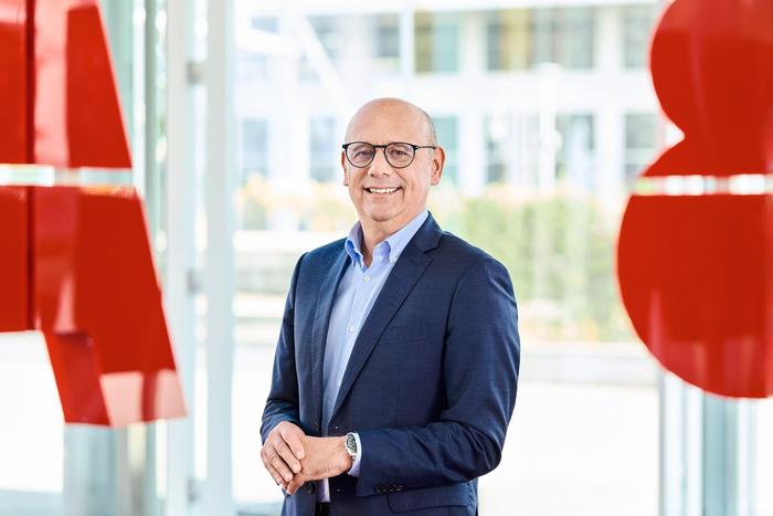 ABB电气全球总裁蒋培瑞