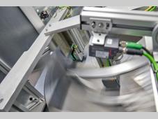 通过 NearFi无线传输能量与数据