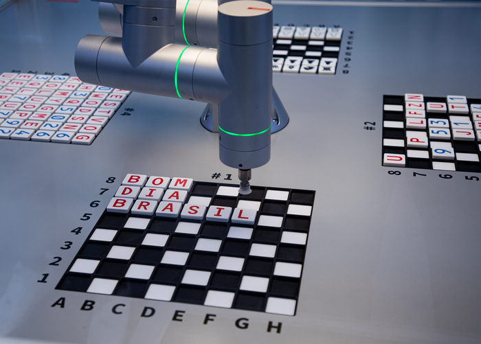 pr212026_Beckhoff_Hannover_Messe_Chancellor's_visit_02_web