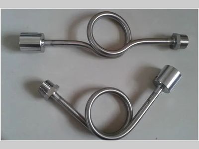 压力表下面的管道为什么要打个弯？