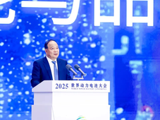 曾毓群：磷酸铁锂迎五代迭代，多项电池技术实现重大突破