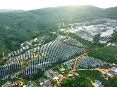 中国能建华东院一体式光伏声屏障示范工程开工；云南首个“茶光互补”项目并网发电