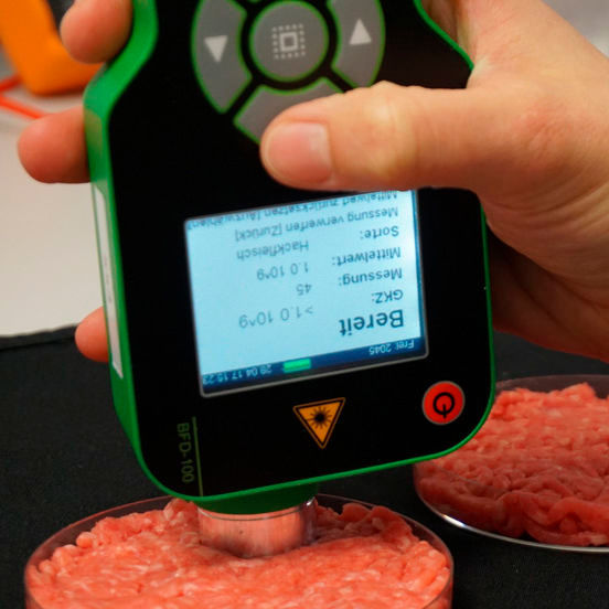 移动分析仪在几秒钟内确定肉表面的细菌数
